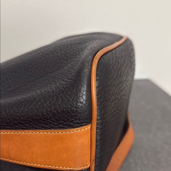 Vintage Dooney & Bourke Black and Tan Drawstring Shoulder Bag - Picture 4 of 16